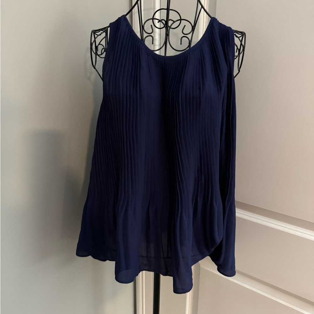 Banana Republic Sleeveless Ruffle Tank in Size Medium